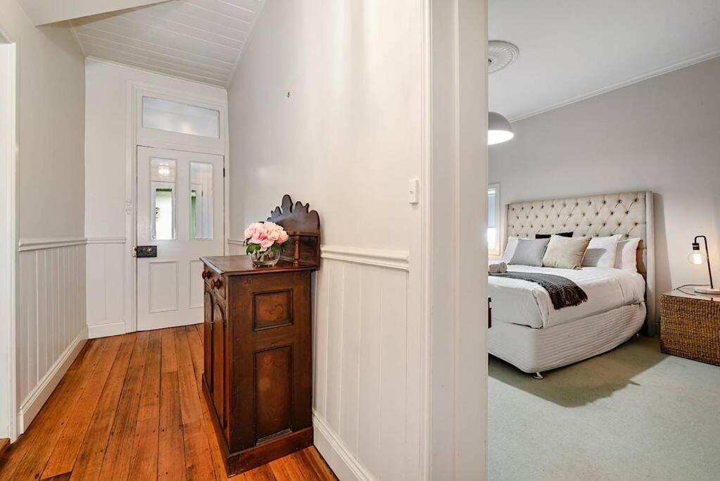 Blackwood Tree Cottage - Heritage Listed Property - Evandale! Exterior photo