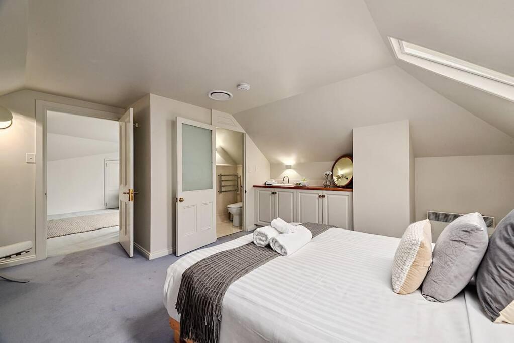 Blackwood Tree Cottage - Heritage Listed Property - Evandale! Exterior photo